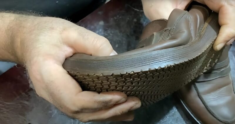 Ne jetez pas vos chaussures ! Un cordonnier a partagé une astuce ingénieuse pour réparer une semelle abîmée à la maison