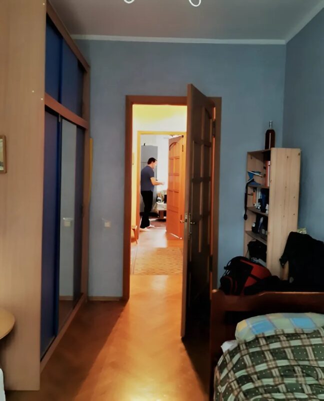 Des jeunes mariés achètent un appartement « ennuyeux » avec une vieille rénovation et le transforment en un véritable rêve