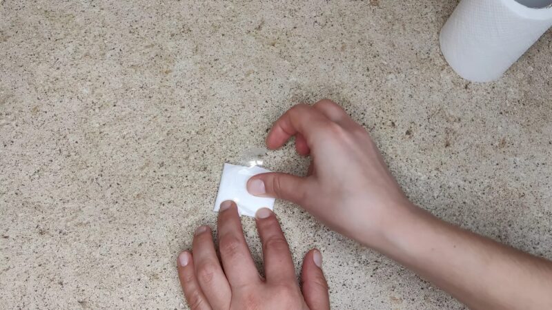 Un Rollo de Papier Toilette dans le Frigo ? Voici Pourquoi Vous Devriez Essayer Aussi !