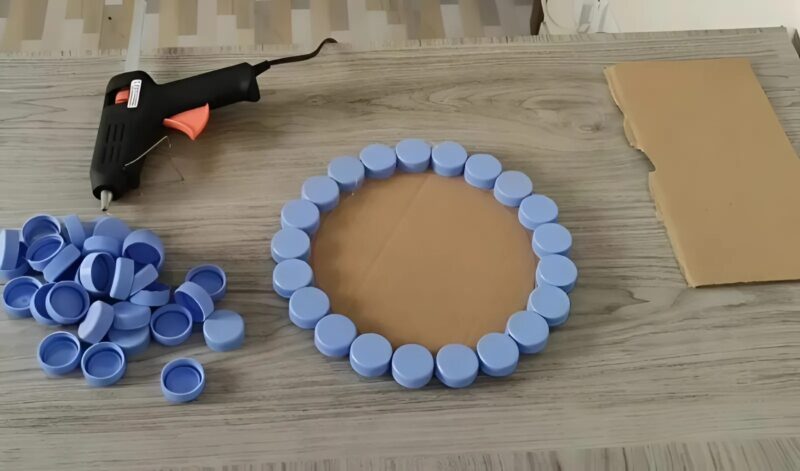 Transformer des bouchons en plastique en un accessoire unique pour la maison – Découvrez ce que ma sœur a créé !