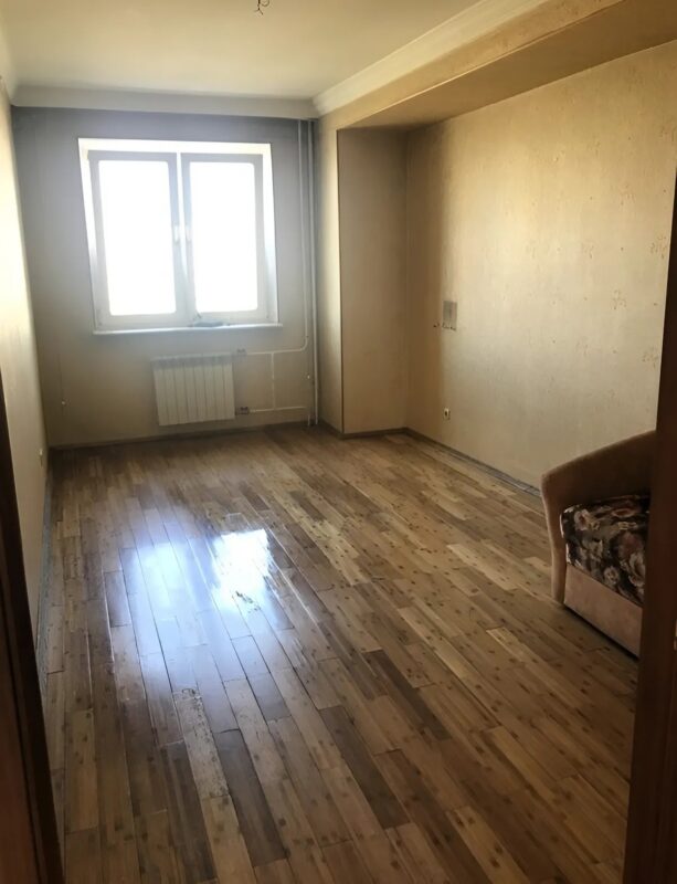 Une femme célibataire stupéfie Internet avec sa transformation incroyable d'appartement