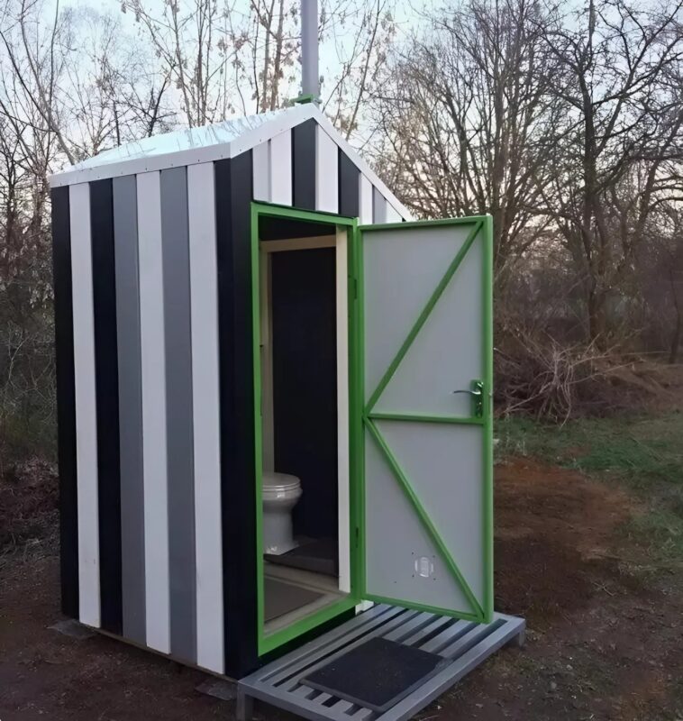 Une transformation incroyable ! Un homme a métamorphosé d’anciennes toilettes extérieures en une création époustouflante, laissant tout le monde sans voix