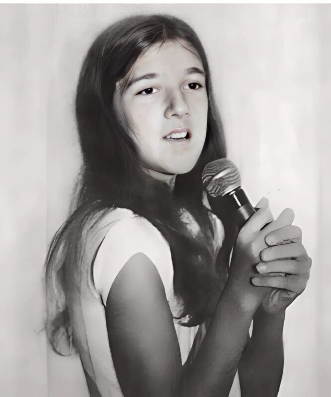 Une voix venue des cieux, enfermée dans un corps en combat.․․ saurez-vous deviner qui est cette icône?