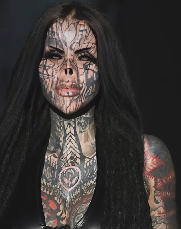 Tu ne croiras pas tes yeux en voyant cette fille sans tatouages