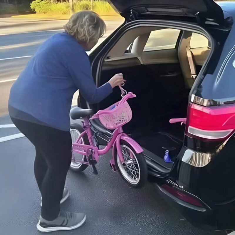 Ma belle-mère a repris le vélo qu’elle avait offert à ma fille։ Et la raison est tout simplement choquante !