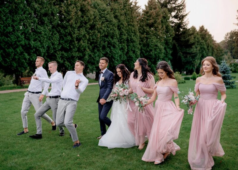 Notre nièce nous a envoyé une invitation de mariage accompagnée d’un mot où elle exigeait, sans le moindre scrupule, que nous lui payions « son voyage de noces » pour 5000 dollars