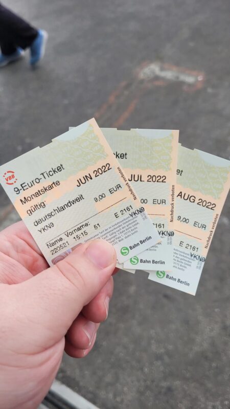 Un garçon de onze ans a été expulsé du bus à cause d’un billet ancien, et il a dû parcourir six kilomètres dans la neige pour rentrer chez lui