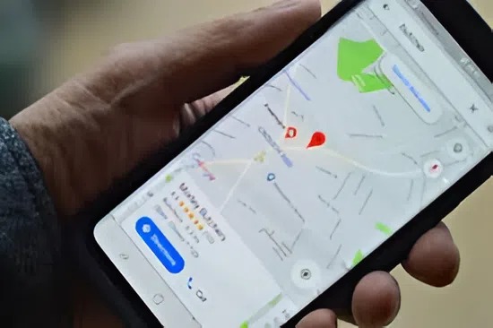 À 8h15, on m’a appelée de l’école pour m’informer que ma fille n’était pas arrivée en classe։ Son téléphone restait silencieux, et le GPS a affiché quelque chose qui a fait trembler mes mains, alors j’ai immédiatement composé le 911
