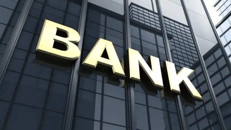 « Je veux que vous vérifiiez mon compte », dit calmement le garçon, et les employés de la banque éclatèrent immédiatement de rire, sans même essayer de cacher leurs moqueries